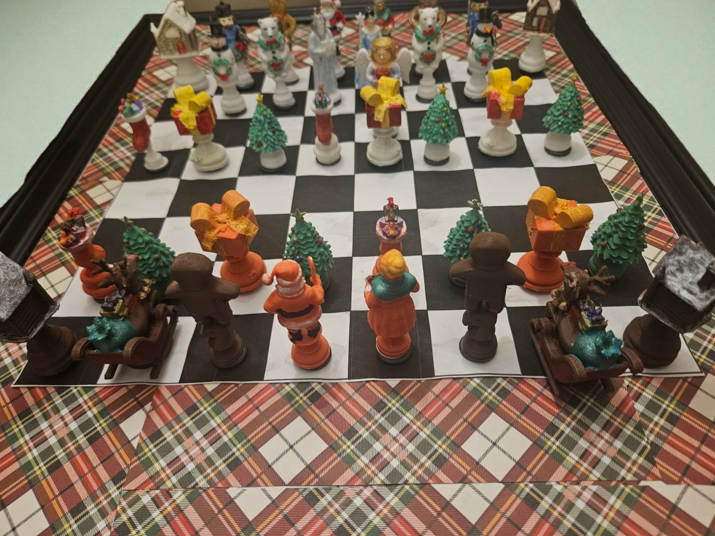 Christmas Themed 3D Printed Chess Set - Magnetic